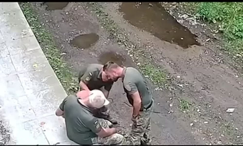 Сотрудники военкомата Черновицкой области Украины избили негодного к военной службе местного жителя