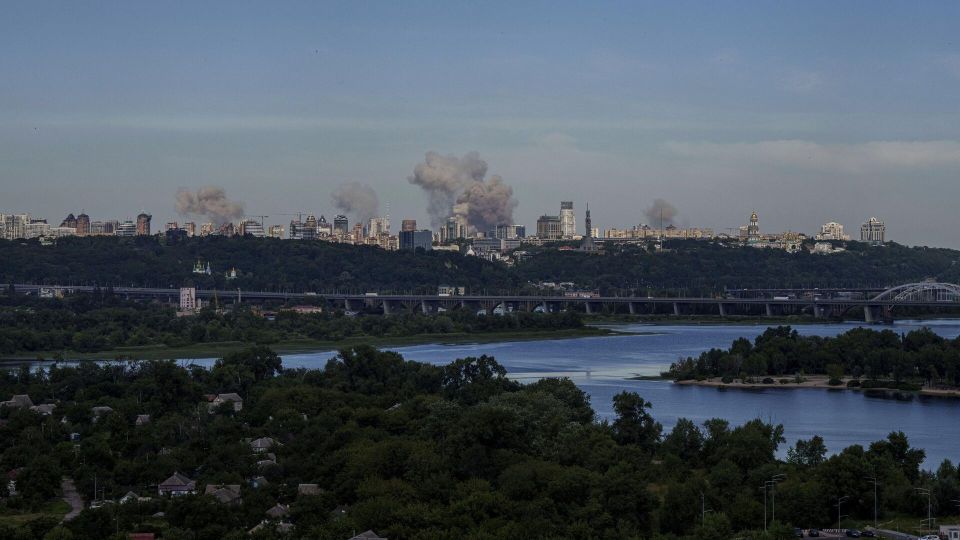 В Киеве и 10 областях Украины объявили воздушную тревогу