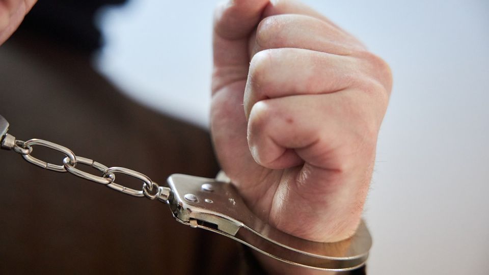 Молодой учитель на Мерседесе выследил своих учеников, чтобы убить: Школьников настигли по дороге в лицей
