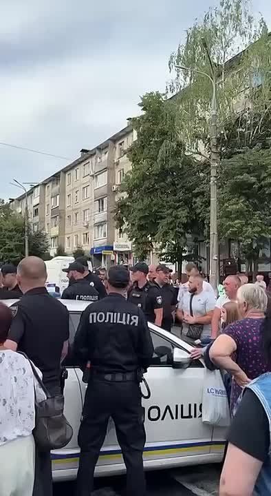 Пример того, как граждане вступились за парня, которого хотели забрать каратели
