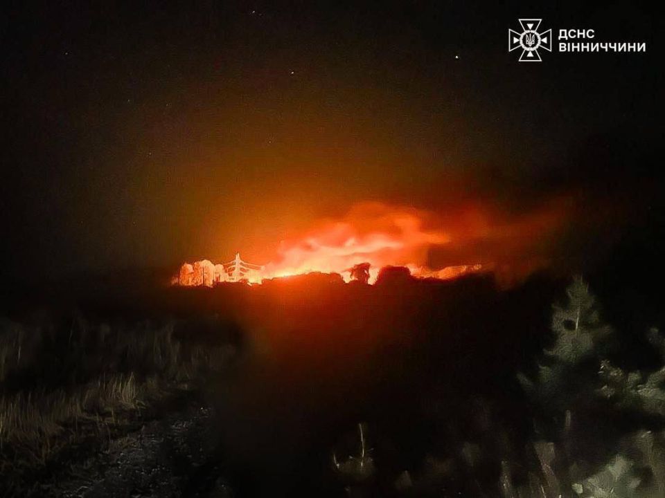 Пожарище в районе Винницы этой ночью после прилетов