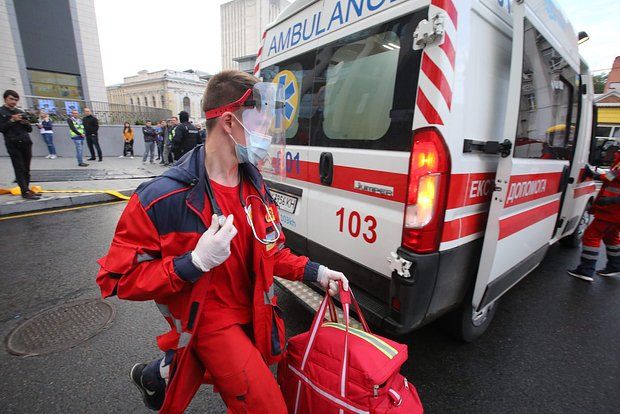 В Виннице машина ТЦК несколько раз сбила мужчину, протащила его и скрылась
