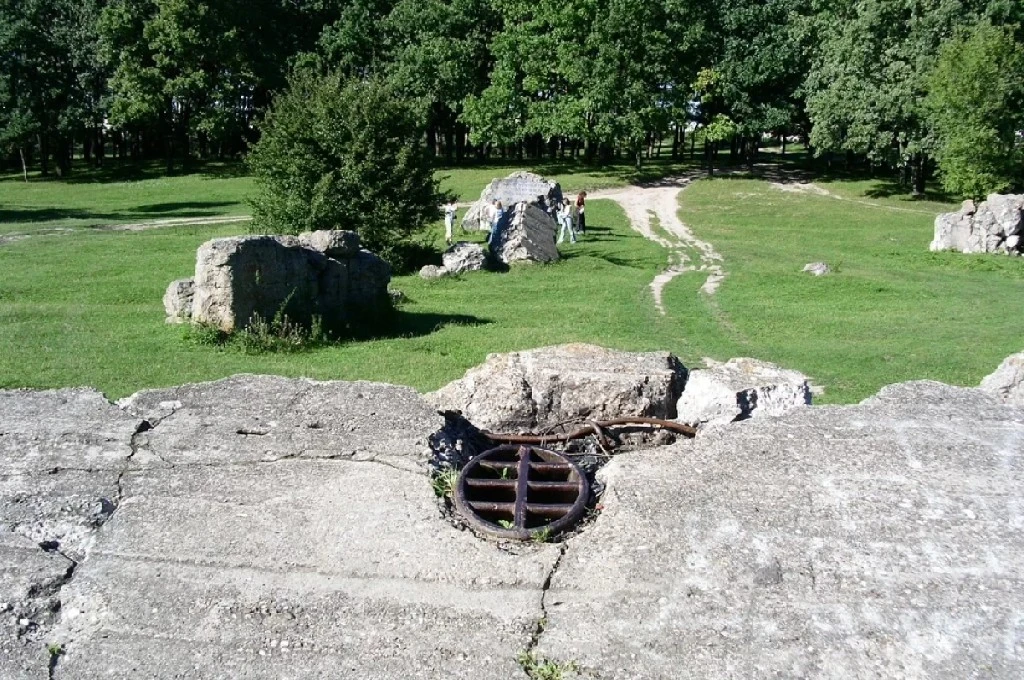 Разбудили проклятие. ВСУ вскрыли бункер Гитлера в Виннице и умножили потери