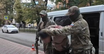 Севастополец ответит в суде за подготовку взрыва памятника в честь 300-летия Российского флота