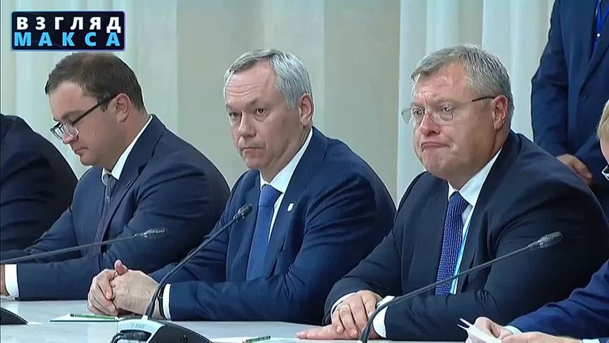 Президент России Владимир Путин и президент Казахстана Касым-Жомарт Токаев приняли участие в пленарном заседании XXII Форума межрегионального сотрудничества России и Казахстана в Омске