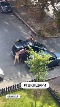 Винница, Украина. Дедушка пришёл с лопатой