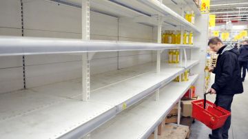 "Ну что, победили?": украинцы жалуются на пустые полки в магазинах и паралич логистики