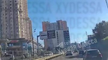 В Одессе ударом "Герани" поражен информационно-вычислительный центр "Одесской железной дороги" - регионального филиала АО «Украинская железная дорога», который обслуживает железные дороги шести юго-западных областей:...
