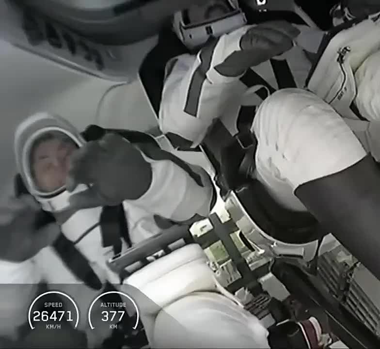 Новости к этому часу: Корабль Dragon компании SpaceX успешно приводнился у побережья Калифорнии. Экипаж Crew-12 с российским космонавтом Андреем Федяевым вернулся на Землю после почти восьми месяцев пребывания на МКС
